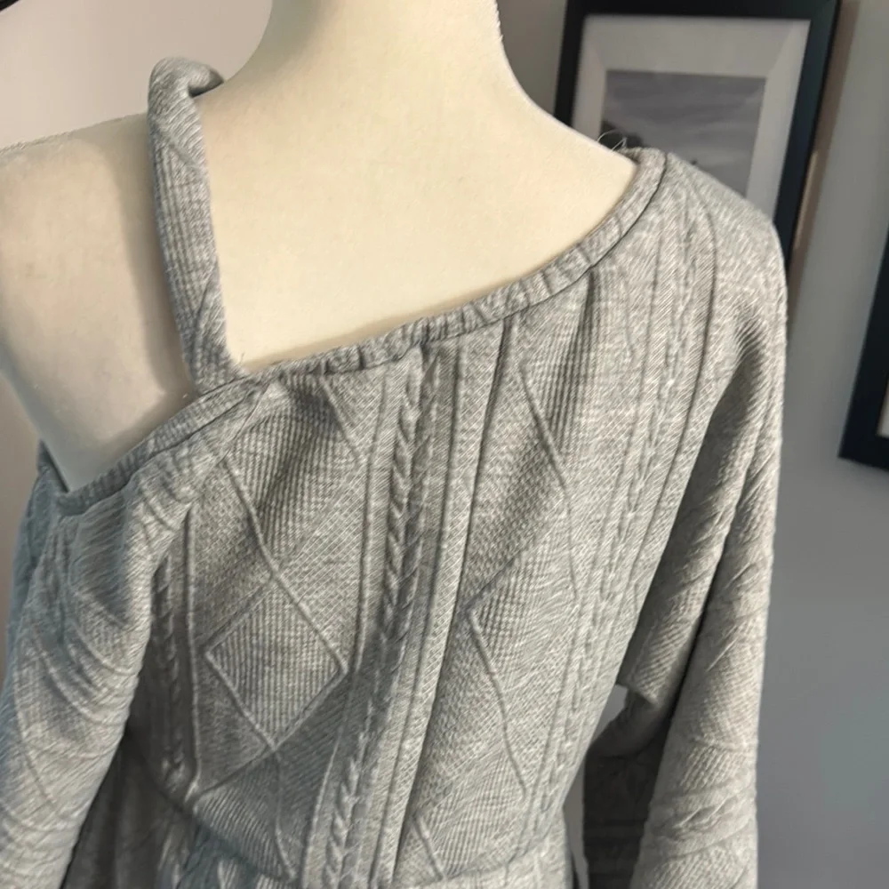 Elegant Gray Knit Dress - Picture 6 of 6